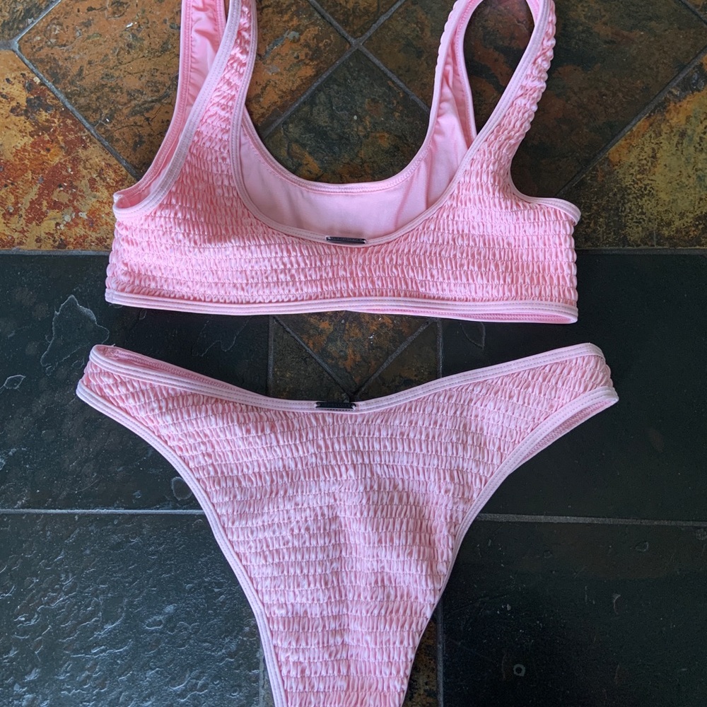 Bikini - Picture 2 of 4